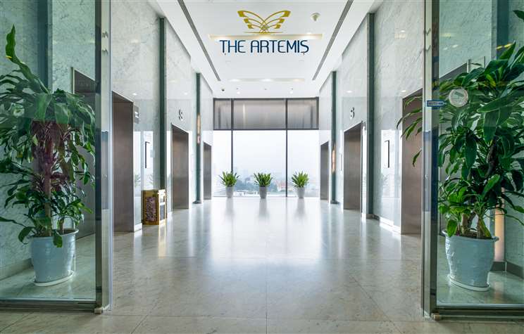 Hệ thống trang thiết bị hiện địa, môi trường làm việc sang trọng